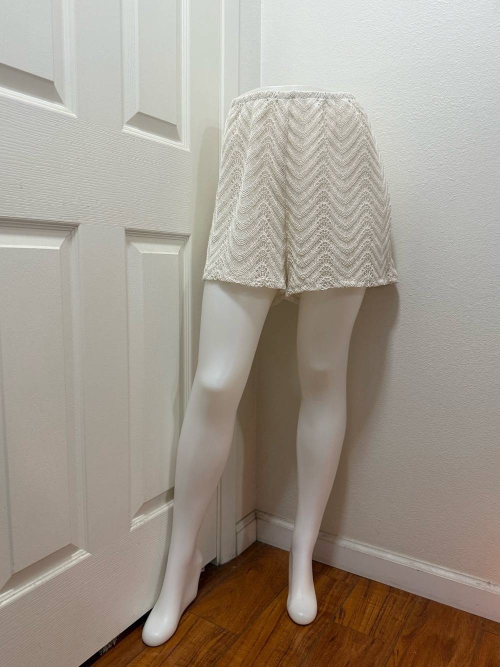 H&M Cream Lace Chevron Boho Short